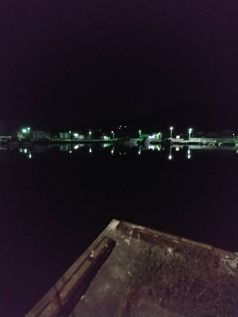 夜の元根井漁港の写真